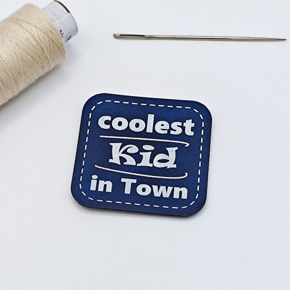 Kunstleder-Label Coolest Kid in Town in blau