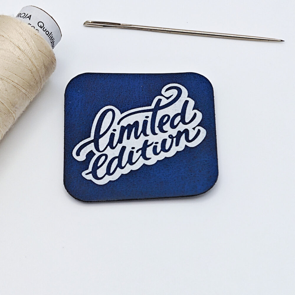Kunstleder-Label Limited Edition in blau